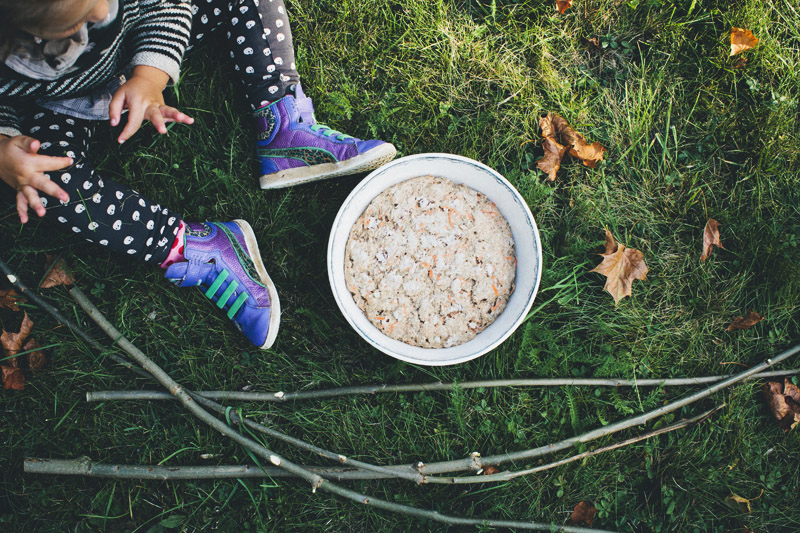 Autumn_plum_stick_bread_05